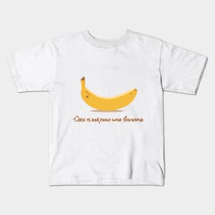 Ceci n'est pas une banane. Kids T-Shirt